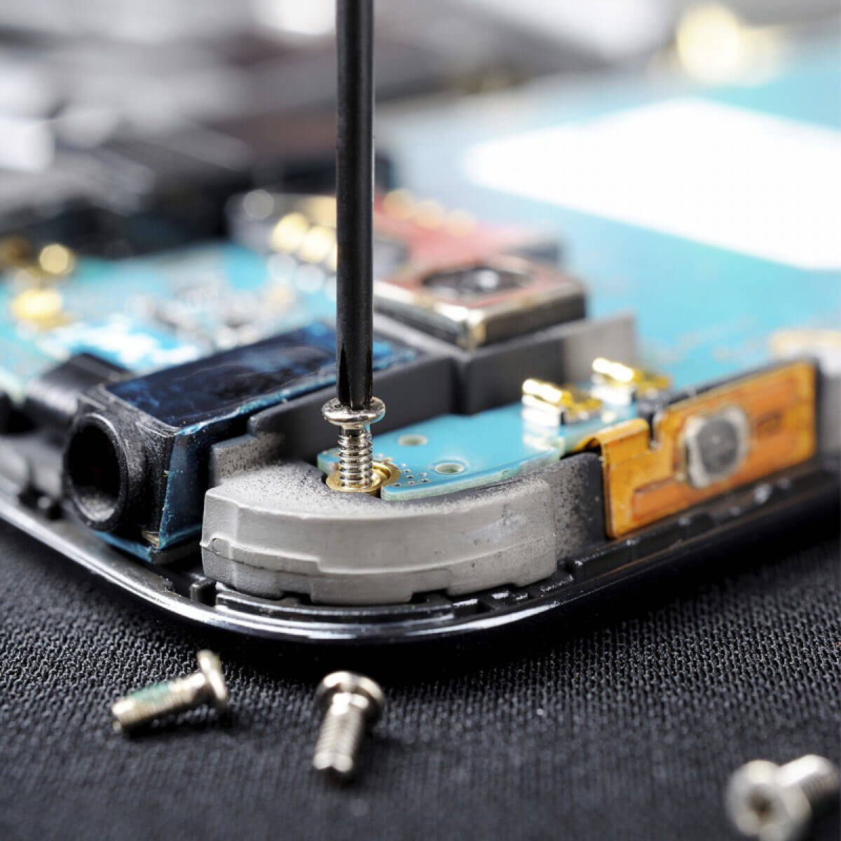 Laptop repairs and Mobile Phone repairs mile end